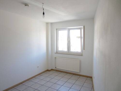 BLICK IN DIE KLEINE KÜCHE - 