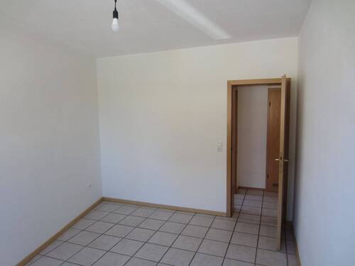 BLICK IN DIE KLEINE KÜCHE - 