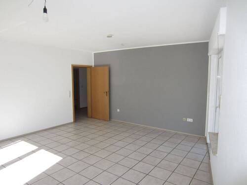 BLICK IN DAS WOHNZIMMER - 