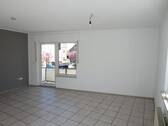BLICK VOM WOHNZIMMER ZUM BALKONAUSGANG - 
