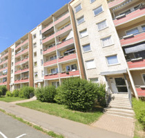 Familienfreundliche 6-Zimmer-Wohnung mit Balkon in Zwickau, Neuplanitz