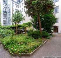Vacant 2-room apartment with view into the green courtyard - Berlin Charlottenburg