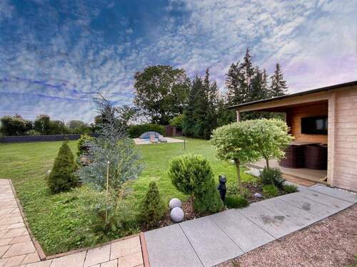 Wohlfühlgarten - Einfamilienhaus mit 250,00 m&sup2; in Kölleda zum Kaufen