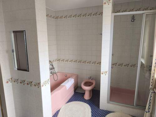 Teilansicht Badbereich OG - 