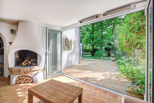 Blick in den Garten - Einfamilienhaus mit 226,00 m² in München zum Kaufen