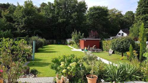 Von der Terrasse zum Garten - 8 Zimmer Mehrfamilienhaus, Wohnhaus zum Kaufen in Neu-Isenburg