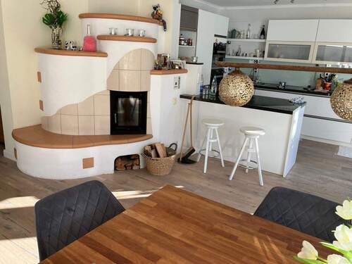 Kamine mit Küche EG - 8 Zimmer Mehrfamilienhaus, Wohnhaus in Neu-Isenburg