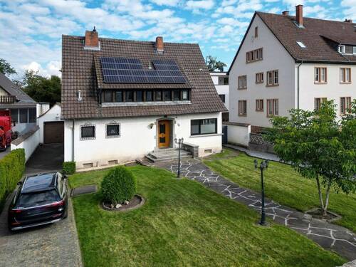 drohne titelfoto schräg vordergarten.jpg - SEELE, SUBSTANZ & ZUKUNFT - 750.000,00&nbsp;EUR Kaufpreis, ca.&nbsp; 180,00&nbsp;m&sup2;&nbsp;Wohnfl&auml;che
