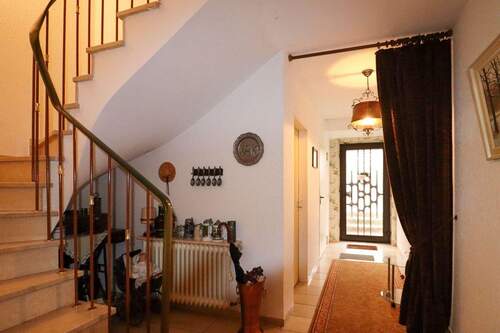 Diele - 5 Zimmer Reihenendhaus in Leverkusen