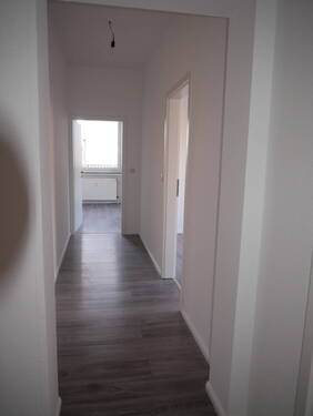 Flur EG - Mehrfamilienhaus, Wohnhaus mit 225,00 m² in Sickte zum Kaufen