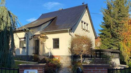 Front- und Seitenansicht - 3 Zimmer Einfamilienhaus zum Kaufen in Löbau