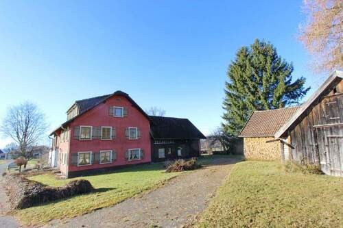 Bild1 - Haushälfte eines ehemaligen Bauernhofs mit Scheune und Nebengebäude