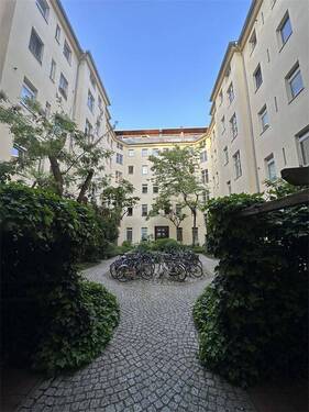 1ster Innenhof - 2 Zimmer Etagenwohnung in Berlin