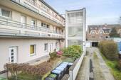Zufahrt zu den Garagen und Hauptzugang Haus - 