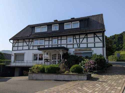 Vorderansicht - Nur 250 m bis zum Diemelsee - 290.000,00 EUR Kaufpreis,