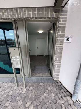 Eingang Haus - 3 Zimmer Etagenwohnung in Langen (Hessen)