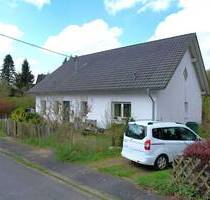 Ruhig gelegener, freistehender Bungalow (Baujahr 2011) mit Garten und Terrasse in Kerpen - Kerpen (Eifel)