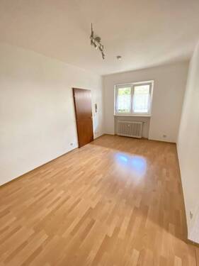 Eingangszimmer - Renovierte 2-ZKB Single Wohnung mit EBK und Terrasse