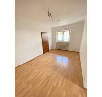 Renovierte 2-ZKB Single Wohnung mit EBK und Terrasse - Sankt Ingbert St. Ingbert