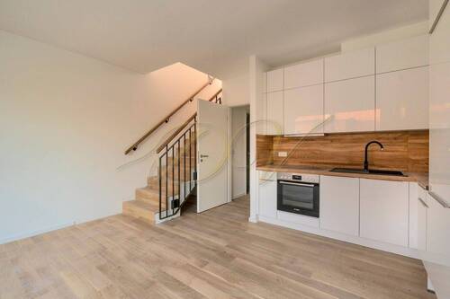 Wohnküche mit Treppe - 2 Zimmer Etagenwohnung zum Kaufen in Berlin
