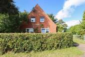 Ansicht vorn - Nordsee und Eidernähe - schmuckes kleines Haus mit wunderbarem Garten