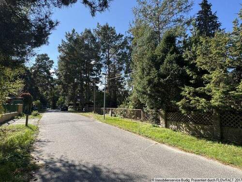 Anliegerstraße - rechts befindet sich das Grundstück - Grundstück in Königs Wusterhausen
