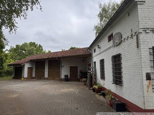 großzügige Nebengebäude im Innenhof - 