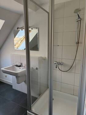 Bad_Dusche - 3 Zimmer Etagenwohnung zur Miete in Braunschweig