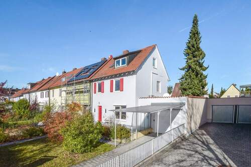 Die Außenansicht - AIGNER - Modernisiertes Reiheneckhaus mit großem Grundstück - Einziehen und Wohlfühlen!