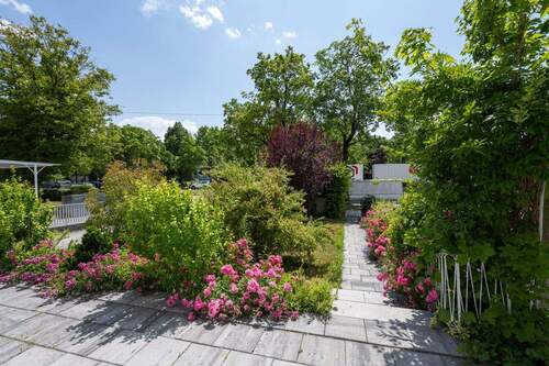 Vorgarten - 4 Zimmer Reihenendhaus zum Kaufen in München