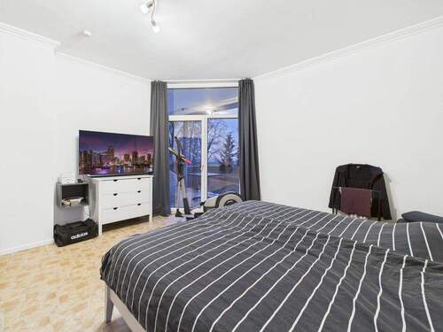 Schlafzimmer mit Zugang zum Loggia - Etagenwohnung mit 140,00 m&sup2; in Barsinghausen zum Kaufen