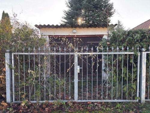 Garage mit Zufahrt - 