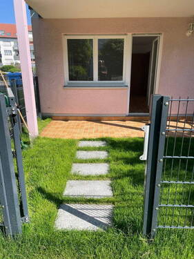 Garten und Wohnzimmer - 3 Zimmer Etagenwohnung zum Kaufen in teltow