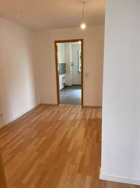 Flur, Blick in die Küche - Etagenwohnung mit 78,90 m&sup2; in teltow zum Kaufen