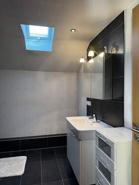 Tageslichtbad mit Dusche - 