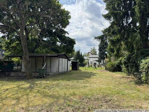 freie Fläche neben dem Bungalow - 