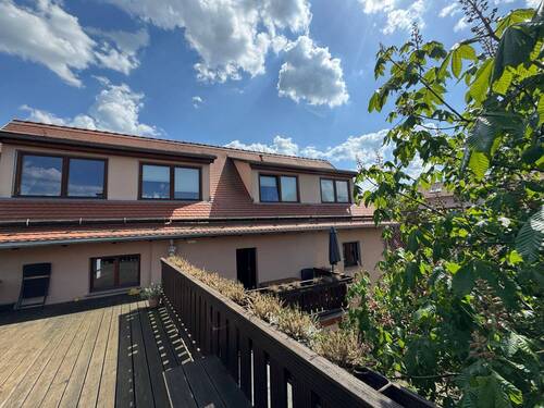 Blick von der Terrasse zum Haus - ***VERKAUFT*** Da wohnen wo andere Urlaub machen - eine wahre Perle am Rande des Goetheparks - mit Einliegerwohnung!