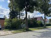 Wohngebietsstraße - links befindet sich das Grundstück - Grundstück zum Kaufen in Neuenhagen