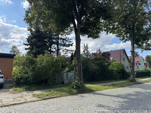 Wohngebietsstraße - links befindet sich das Grundstück - Grundstück zum Kaufen in Neuenhagen