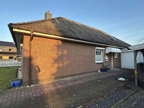 Auffahrt und Eingangsbereich - 