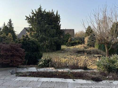 Blick von der Terrasse in den Garten - 