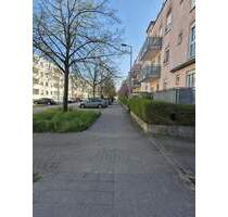 Helle 2 Zimmer-Wohnung mit Tiefgaragenstellplatz, Balkon, Kellerabteil und Einbauküche - Karlsruhe Oberreut