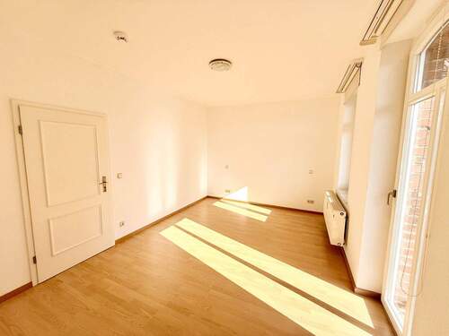 Schlafbereich mit Balkonaustritt (südliche Ausrich - 