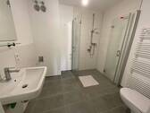 Bad mit Dusche - 