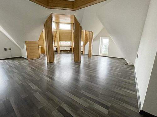 Wohnzimmer - 2 Zimmer Etagenwohnung zur Miete in Neukirchen/Erzgebirge