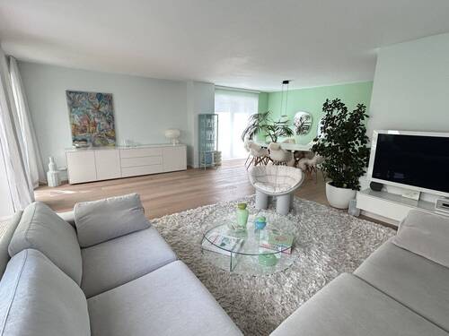 Wohnzimmer - 6 Zimmer Doppelhaushälfte zum Kaufen in Heroldsberg