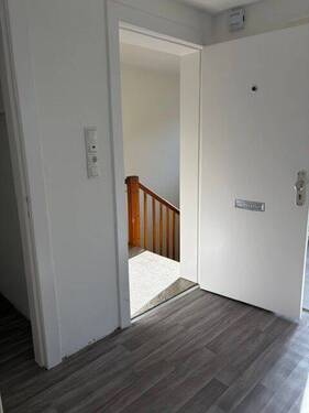 Blick von der Wohnung ins Treppenhaus - 
