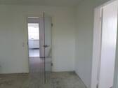 Blick durch die Wohnung möglich durch coole Glastüren - 