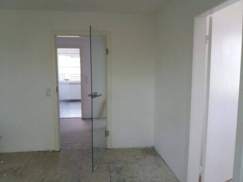 Blick durch die Wohnung möglich durch coole Glastüren - 