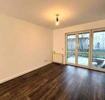 Berlin-Mitte: frisch sanierte freie 2-Zimmer-Wohnung mit 50 m² und großzügiger Terrasse, Energieklasse C & Concierge Service – Am Märkischen Museum